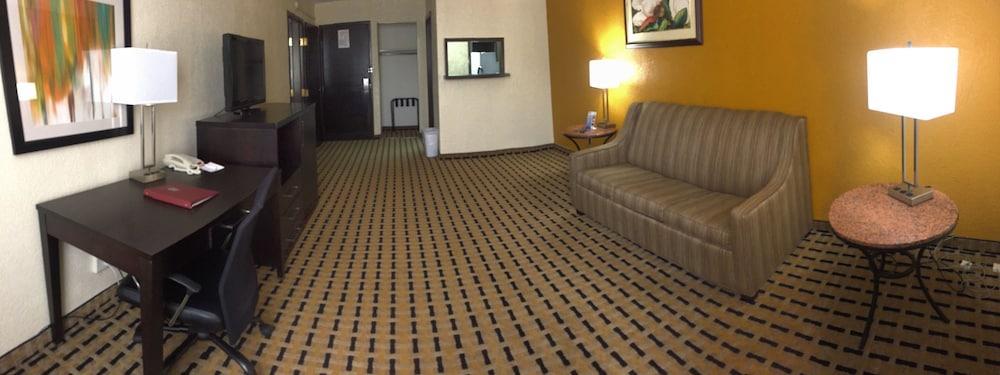 Clarion Pointe Lake Jackson - Clute Экстерьер фото