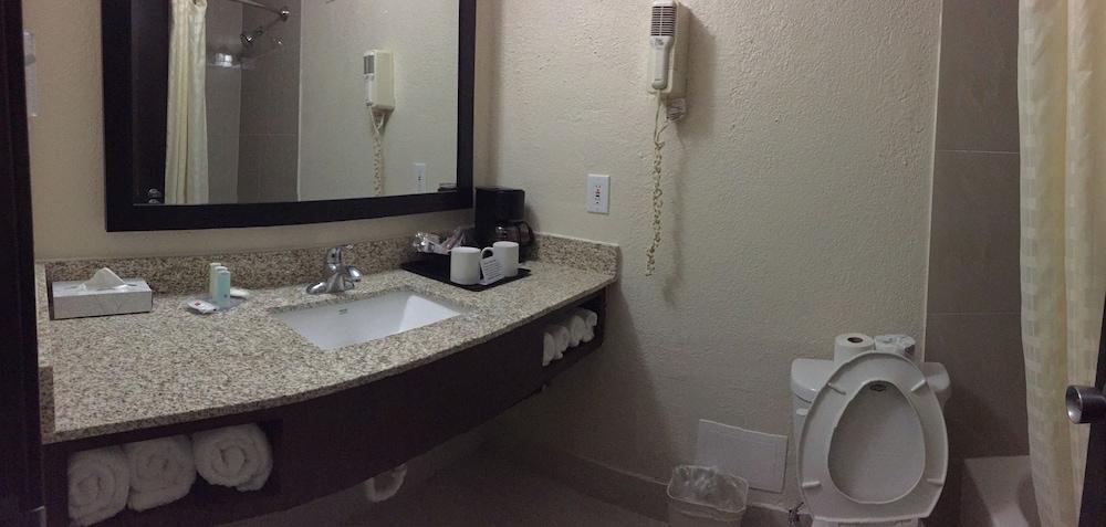 Clarion Pointe Lake Jackson - Clute Экстерьер фото