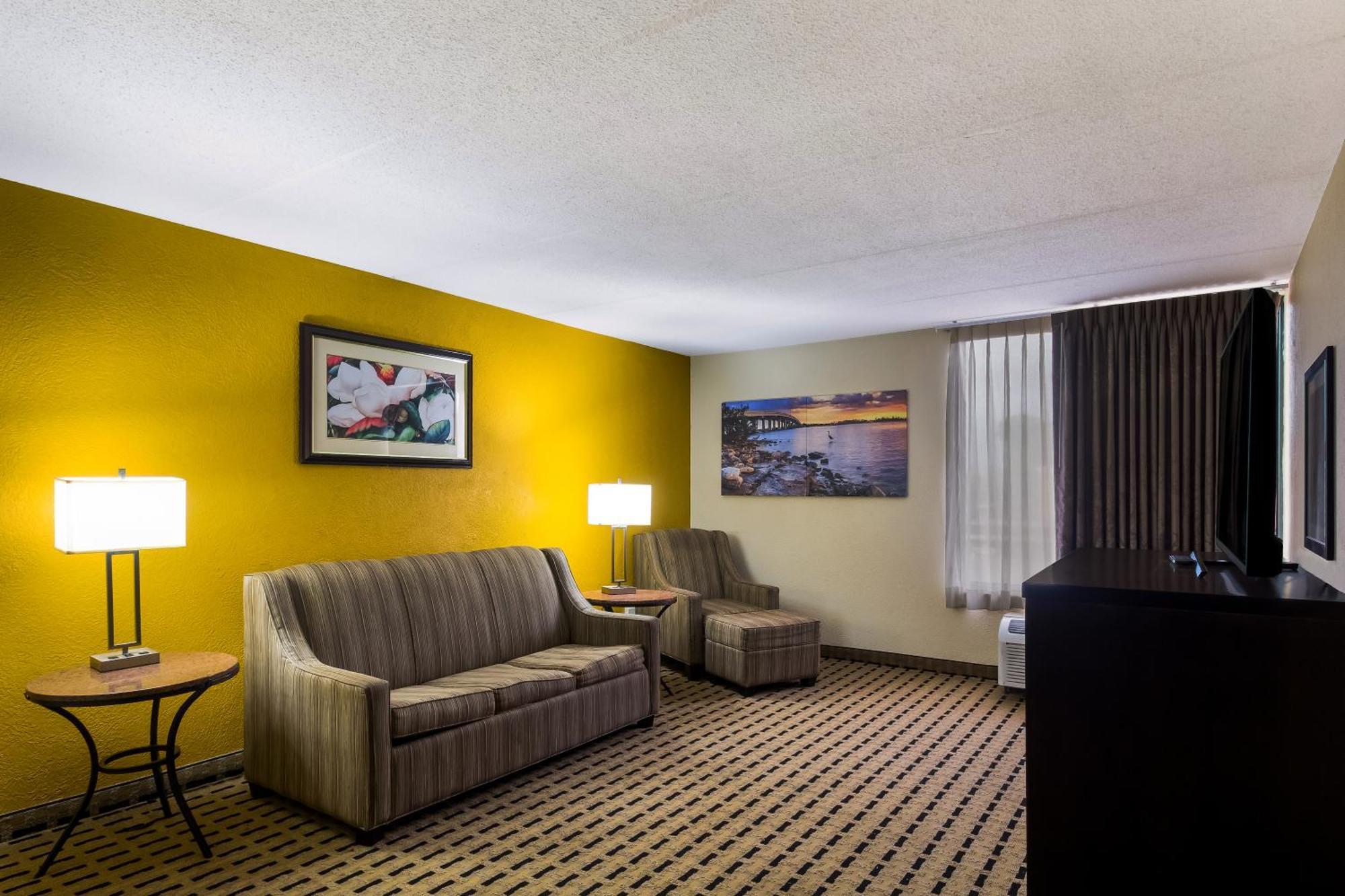 Clarion Pointe Lake Jackson - Clute Экстерьер фото