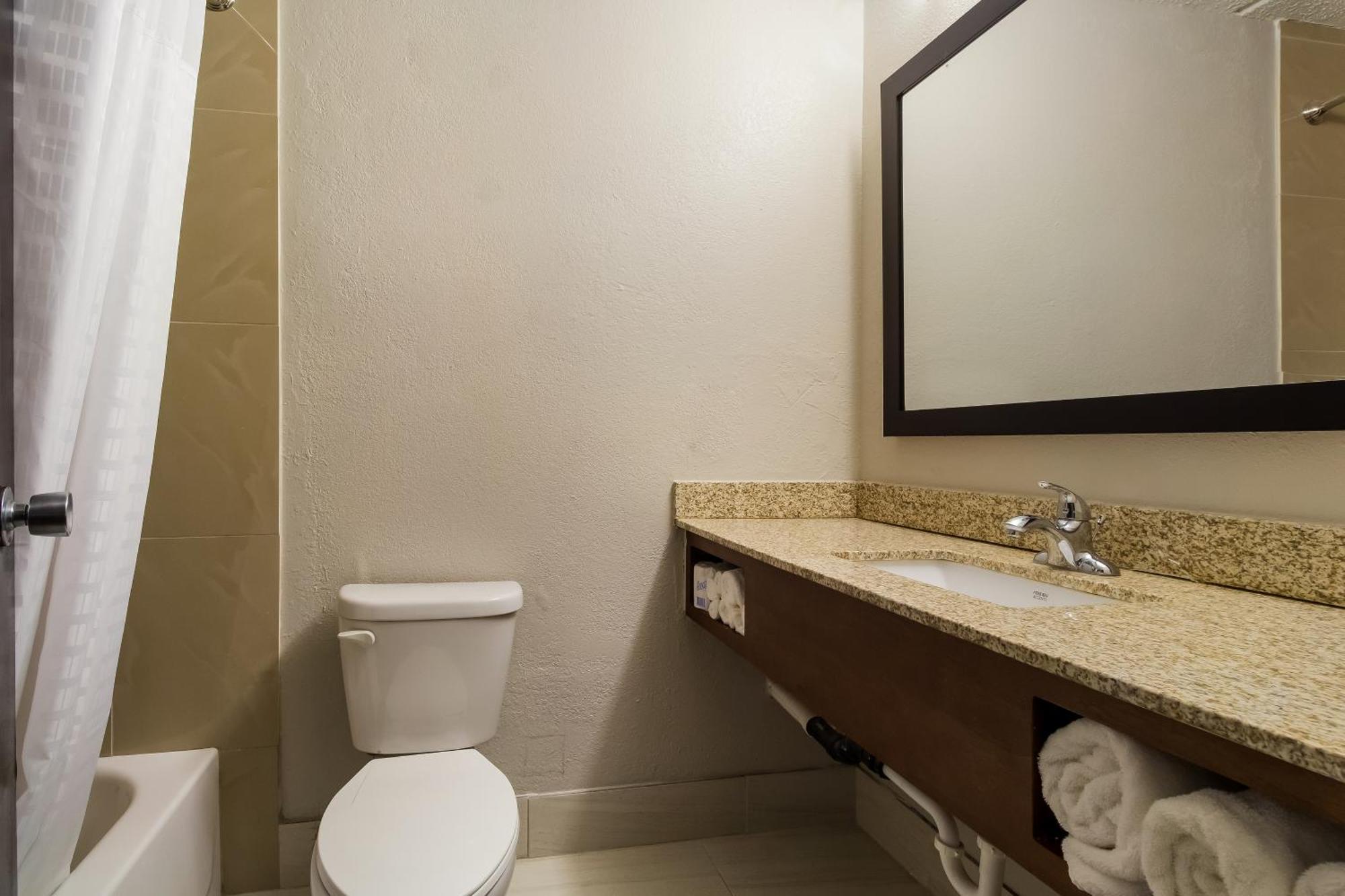 Clarion Pointe Lake Jackson - Clute Экстерьер фото