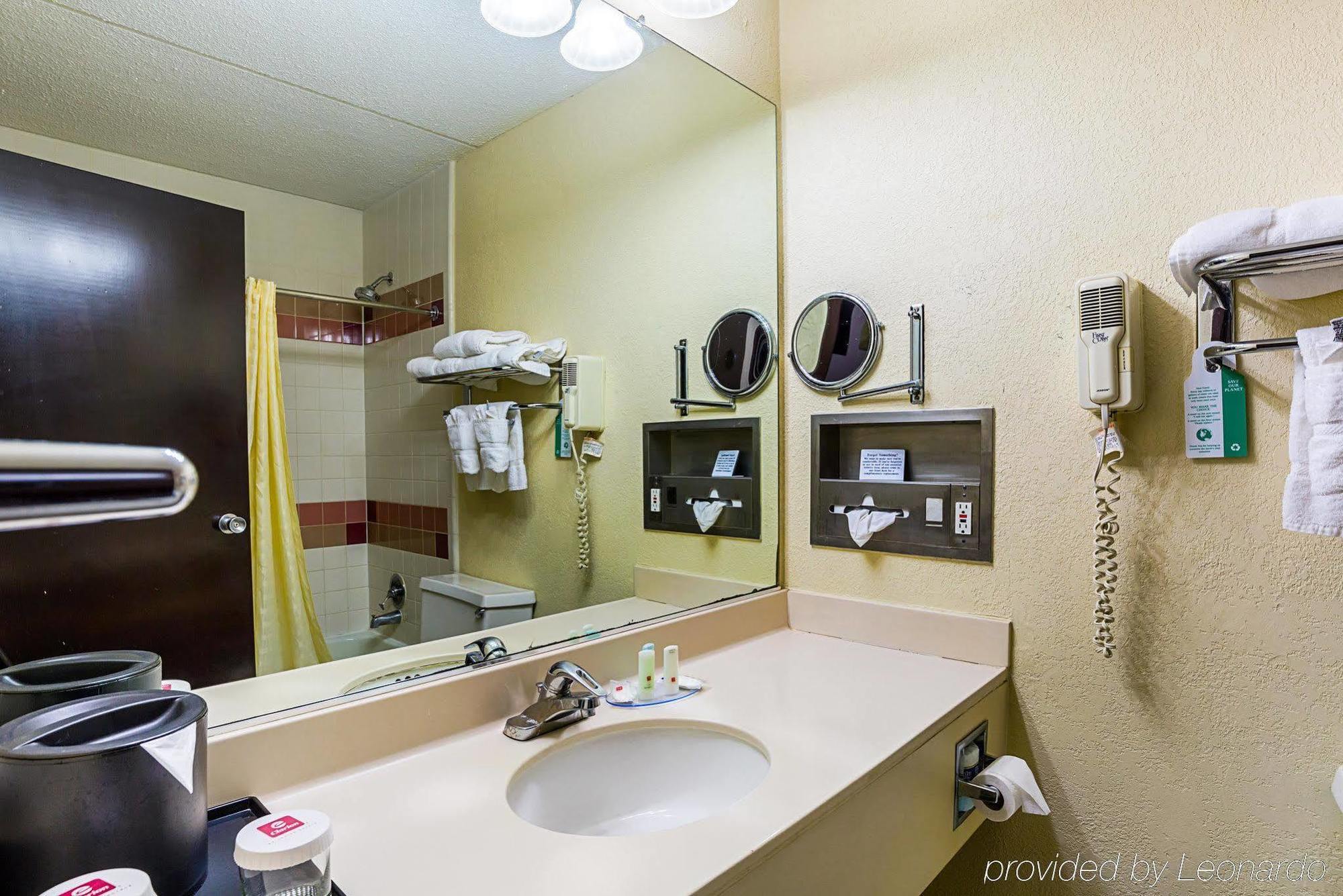 Clarion Pointe Lake Jackson - Clute Экстерьер фото