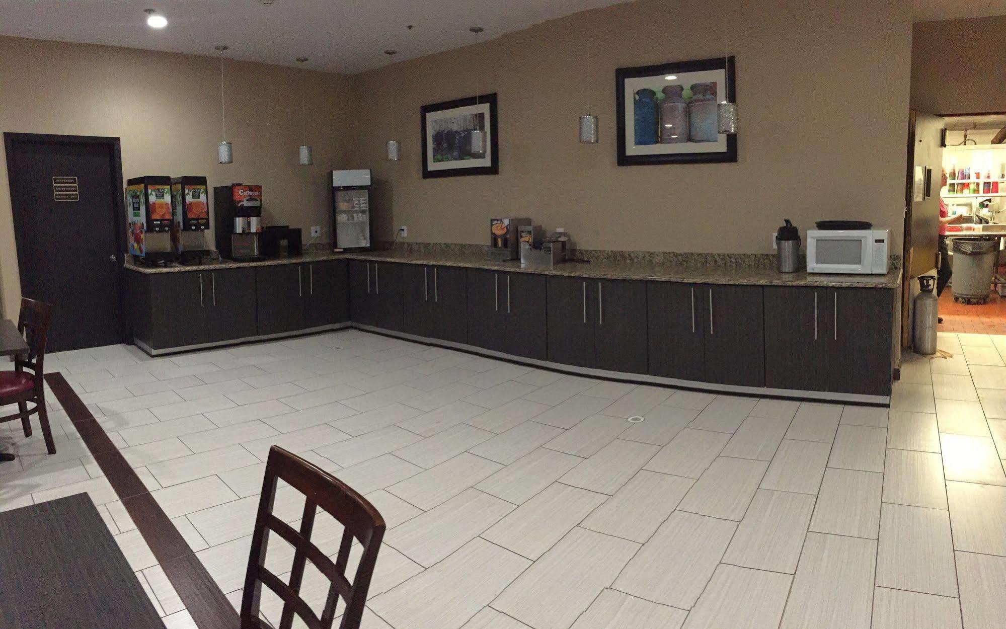 Clarion Pointe Lake Jackson - Clute Экстерьер фото